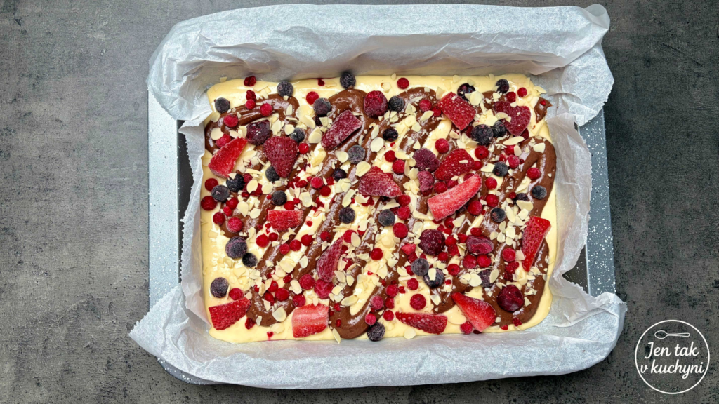 dvoubarevná tvarohová bublanina