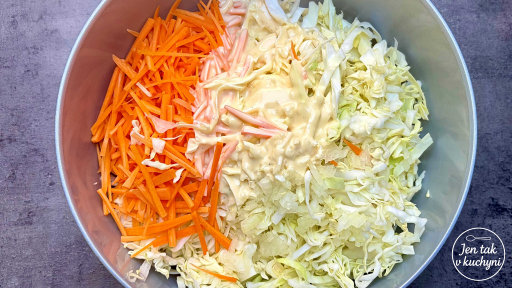 zelný salát coleslaw