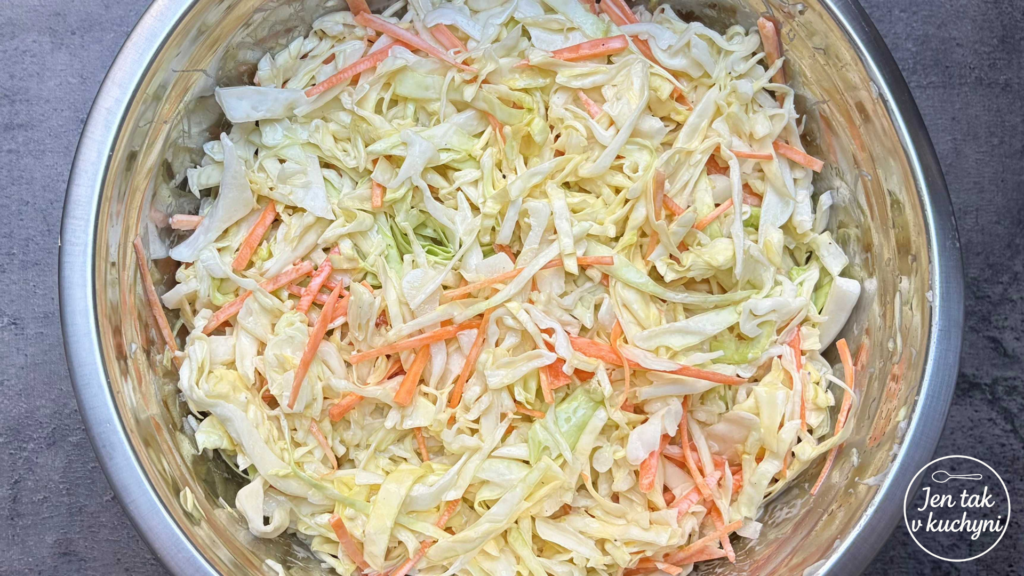 zelný salát coleslaw