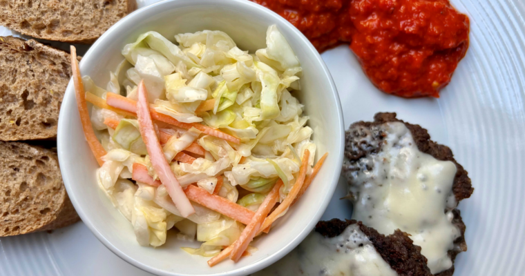 Zelný salát coleslaw